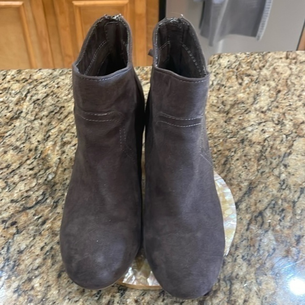 Sale🔥Report suede feel boots with zipper EUC
